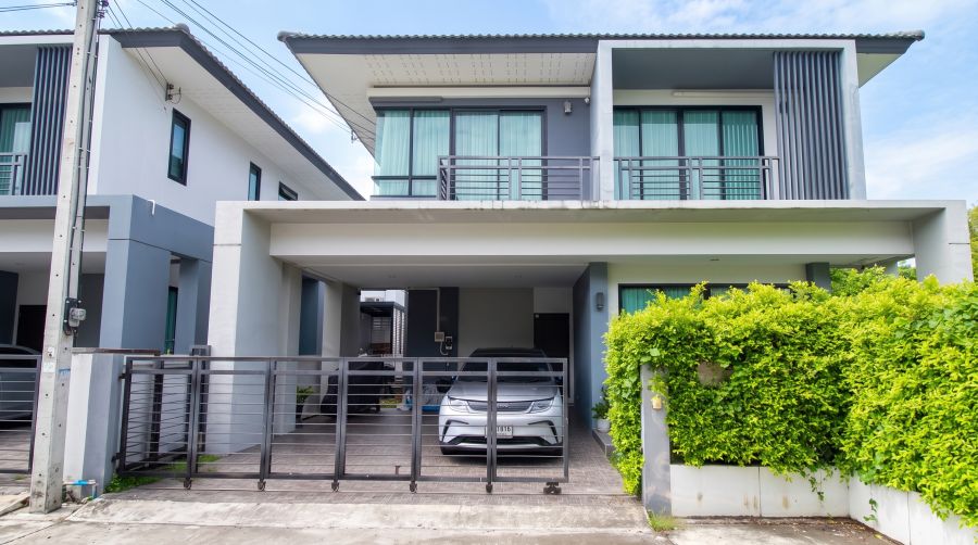 - ขายบ้านเดี่ยว 2 ชั้น หลังมุม 54.6 ตร.ว. บิลต์อินทั้งหลัง สกายวิลล์ (Skyville) ใกล้แยกบ้านแลง ระยอง