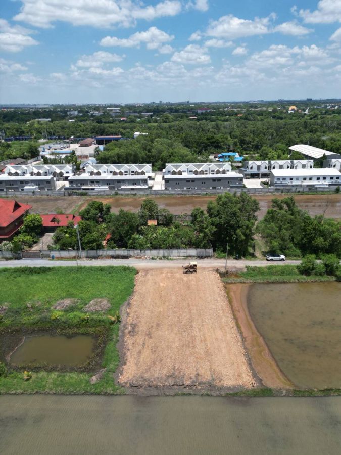 - ที่ดินสวย ถมแล้ว คลองหก น้ำไฟพร้อม สร้างบ้านสวน โกดัง