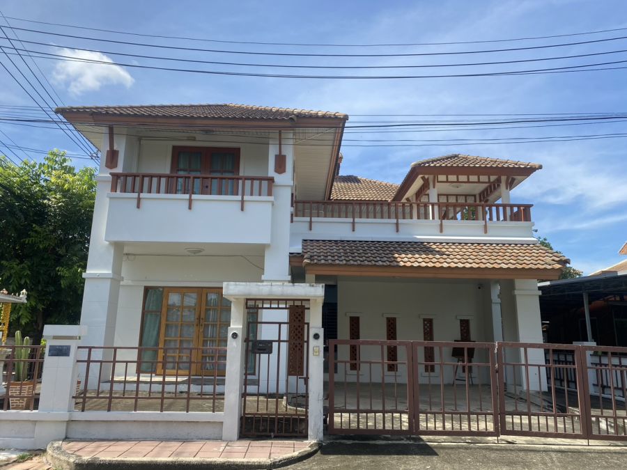 - ขายบ้านเดี่ยว ลิฟวิ่ง นารา รังสิต คลอง 4 สภาพสวย 77.9 ตร.ว. 3 ห้องนอน