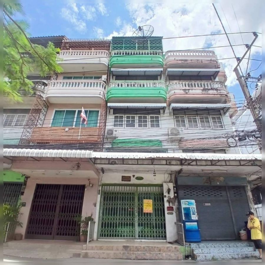 - ขายอาคารพาณิชย์ 3 ชั้น ซอยลาดพร้าว87 แยก8 ถนนลาดพร้าว