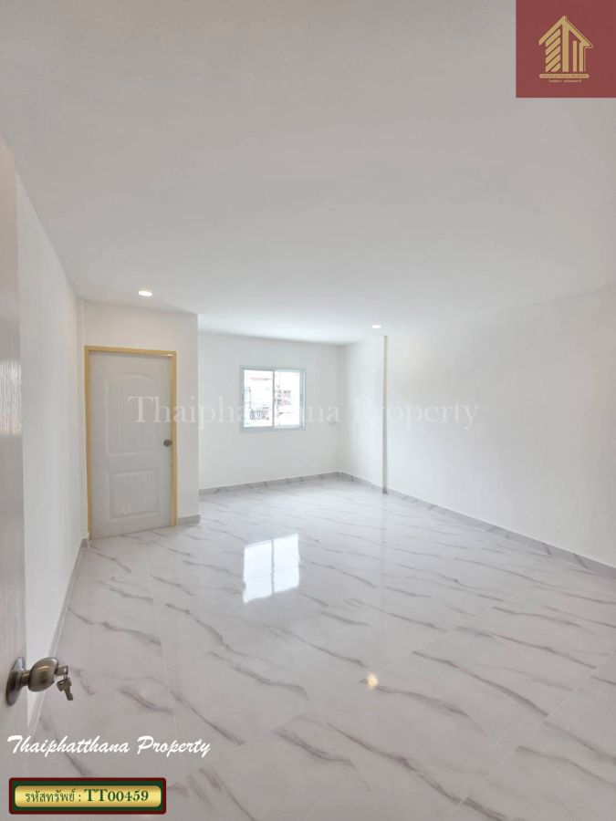 - ทาวน์เฮ้าส์รีโนเวทใหม่ หมู่บ้านเฟื่องฟ้าวิลล่า1 ถนนเทพารักษ์