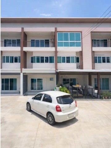 - หลังมุมทาวน์โฮม 3ชั้น 3นอน แยกวัชรพล 1.3 กม. สุขาภิบาล5 31ตร.ว. 200ตร.ม วิวสวน รร.รัตนโกสินทร์สมโภชบางเขน 1.6 กม.