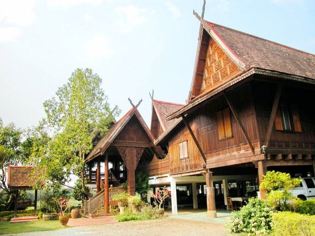 - 5นอน บ้านเรือนไทย 2 ชั้นไม้สักทอง ลำพูน-ป่าซาง ปากบ่อง 5 น้ำ ที่ดิน 1 ไร่ 199 ตร.ว. 1,000 ตร.ม. ติดแม่น้ำปิง ระดับ Luxury