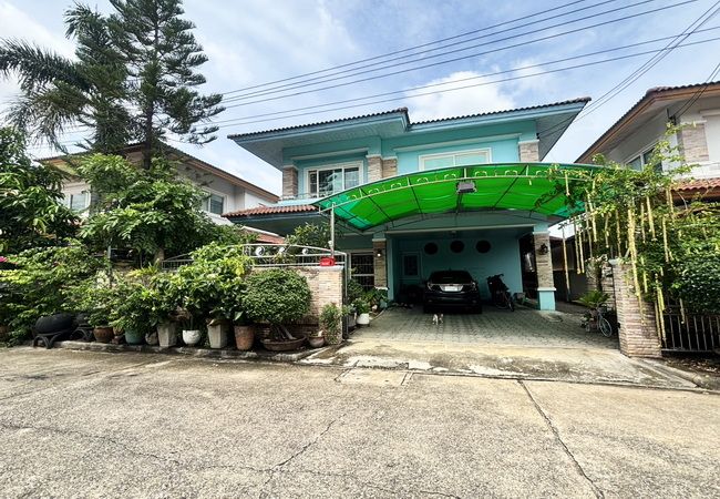 - ขายบ้านเดี่ยว หมู่บ้านรุ่งอรุณวิลล์ ซอยวัดส้มเกลี้ยง เนื้อที่ 55.5 ตร.ว. 2 ชั้น 3 นอน 3 น้ำ