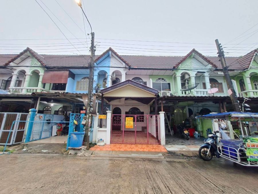 - ขายบ้าน 2 ชั้น หมู่บ้านเสนาวิลล่า5 ซอยพระยาสุเรนทร์38