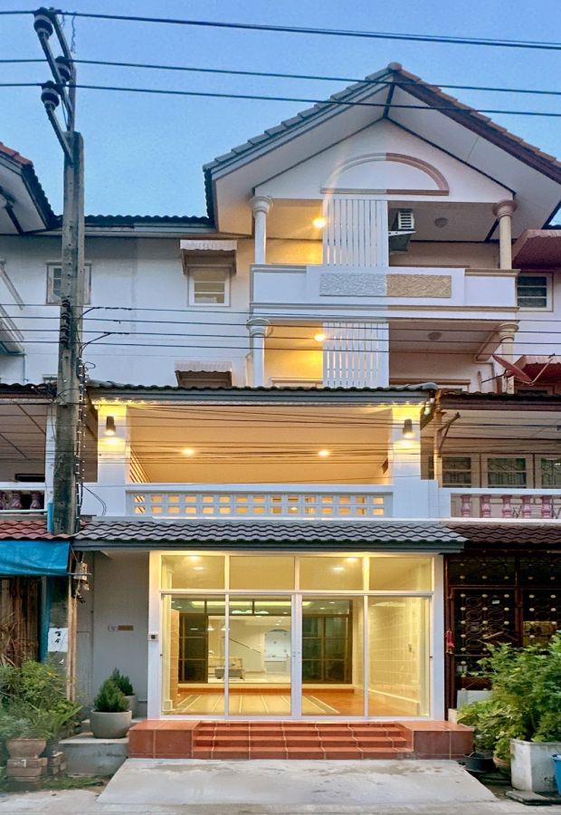 - ขายทาวน์โฮมรีโนเวทใหม่ ม.วิเศษสุข 9 ประชาอุทิศ 72 ทุ่งครุ 4 ชั้น 6 ห้องนอน 4 ห้องน้ำ พร้อมอยู่