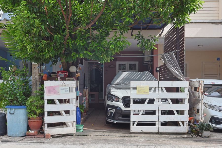 - ขาย ทาวน์เฮ้าส์ 2ชั้น หมู่บ้านเฟิสท์โฮม วัชรพล ซอย 1 ตกแต่ง + ของแถม