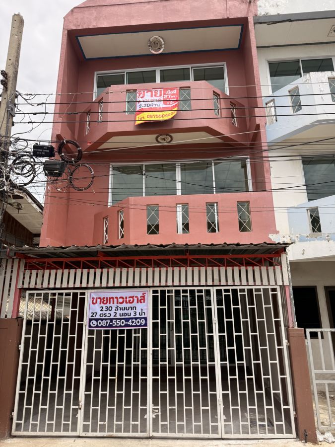 - ขายทาวน์เฮาส์ 3 ชั้น ใจกลางเมืองปทุมธานี 27 ตร.ว. บ้านหลังริม วิวริมน้ำ ทำเลดี เดินทางสะดวก