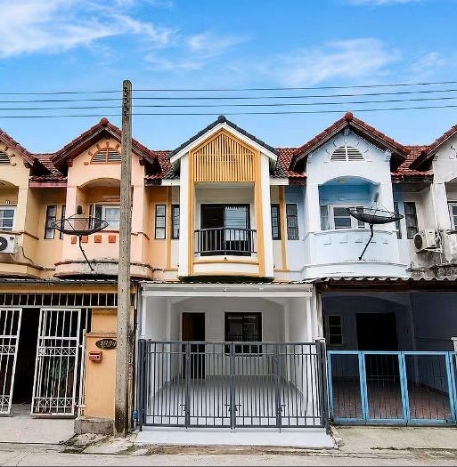 - ขายทาวน์เฮ้าส์ 2 ชั้น รีโนเวทใหม่ หมู่บ้านเบญจศิริ เพชรเกษม 91 ราคา 1.99 ล้านบาท