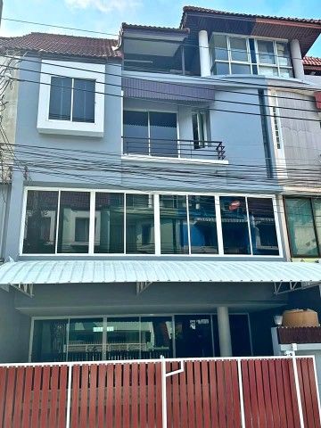 - โรงเหล้าแสงจันทร์ เอกมัย-รามอินทรา 355ม. 5นอน ลาดพร้าว 76-82 วังทองหลาง ให้เช่าโฮมออฟฟิศ 4 ชั้น 5น้ำ