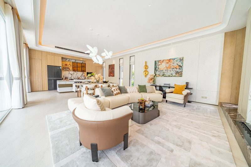 - ขายพูลวิลล่าระดับ Ultra Luxury ตั้งอยู่ใน Phoenix Gold Golf & Country Club Pattaya พื้นที่ 1,013 ตร.ม. 6 ห้องนอน พร้อมเฟอร์ฯ สุดหรู บางละมุง ชลบุรี