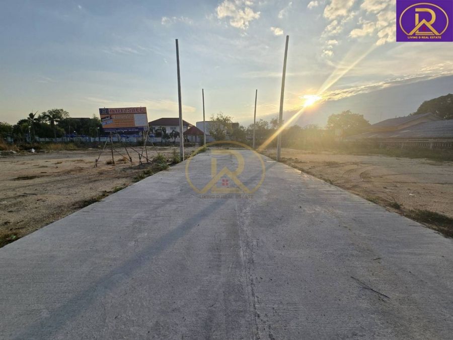 - ขายที่ดิน2แปลงสุดท้าย ที่ดินเหมาะสร้างบ้าน โฮมออฟฟิศ ติดสวนสาธารณะลานคนเมือง ถนนพระยาสัจจา ซ.นารถมนตเสวี 6 เสม็ด เมืองชลบุรี