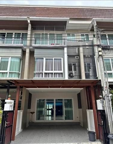 - พร้อมเข้าอยู่! ให้เช่าทาวน์โฮม 3 ชั้น 206 ตร.ม. Urban Sathorn ราชพฤกษ์ มี Walk-in Closet ห้องดูหนัง ครัวไทยแยกส่วน จอดรถได้ 2 คัน