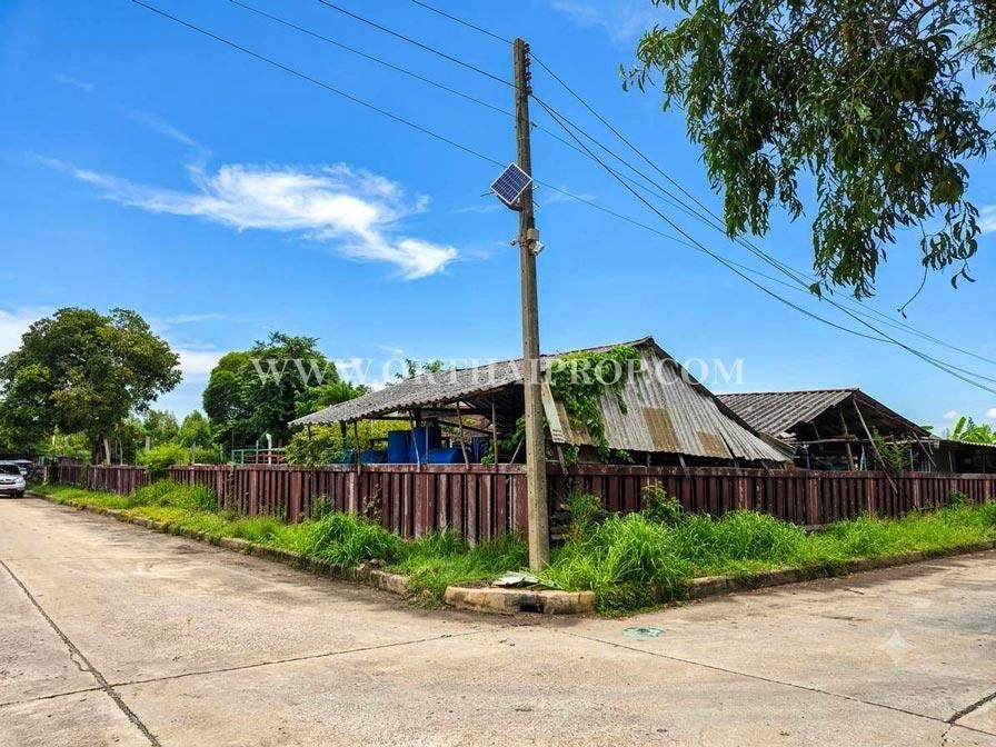 - ที่ดินพร้อมสิ่งปลูกสร้าง คลองหลวง ถนนเอราวัณ1 ต.คลองสอง อ.คลองหลวง จ.ปทุมธานี