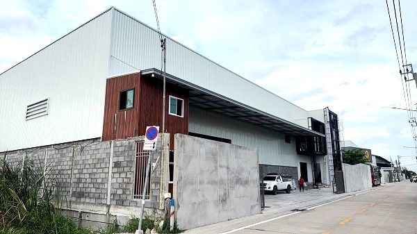 - ให้เช่าโกดังสร้างใหม่ 2 ชั้น1700 ตรมทำเลซอยร่มเกล้าใกล้สนามบินสุวรรณภูมิทำเลทอง เดินทางสะดวก เหมาะสำหรับคลังสินค้า ธุรกิจออนไลน์ และศูนย์กระจายสินค้า