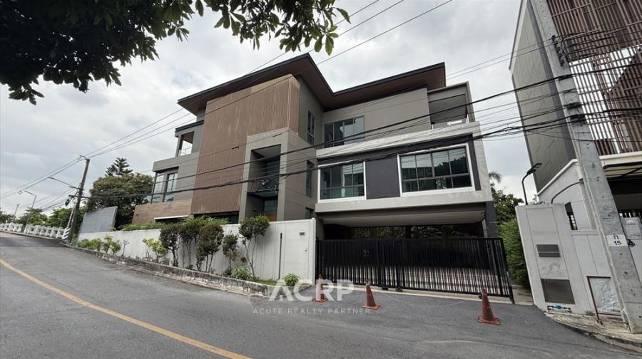- ขายบ้านเดี่ยวหรู 3 ชั้น 6 ห้องนอน พร้อมสระว่ายน้ำส่วนตัว ทำเลรามคำแหง 9 The Gentry พระราม 9