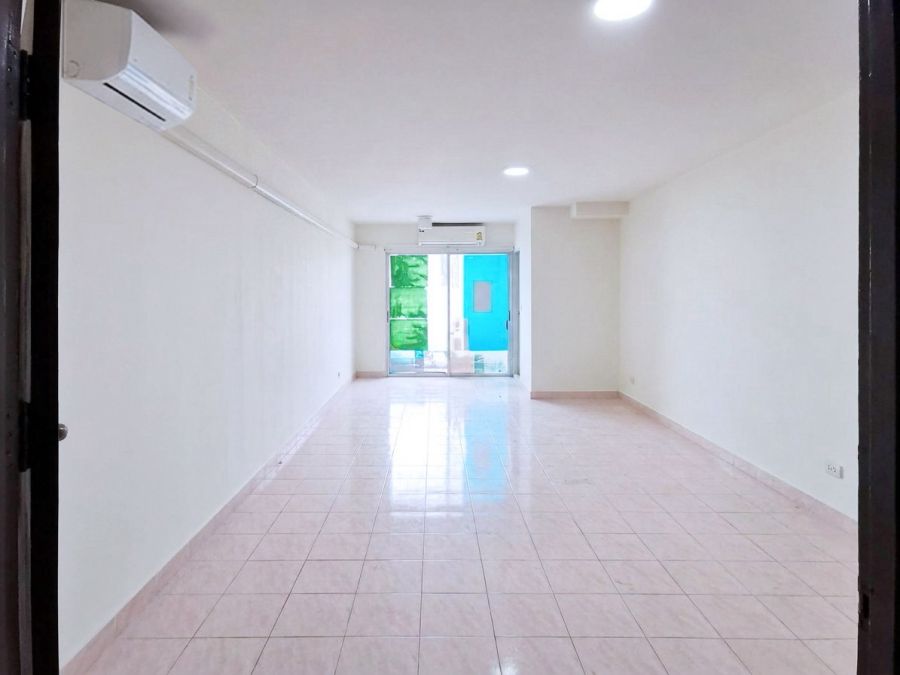 - ขายคอนโด เปี่ยมรัก ท่าพระ. ห้องกว้าง 44 ตร.ม. ชั้น 11
