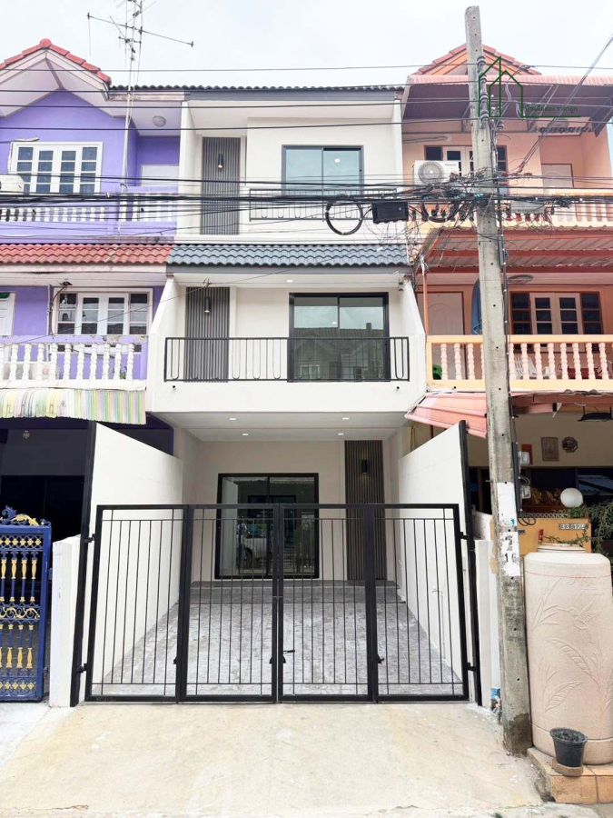- ทาวน์เฮาส์ 3 ชั้น หมู่บ้านสินทวีแกรนด์ วิลเลจ ซอยอนามัยงามเจริญ 19 ท่าข้าม