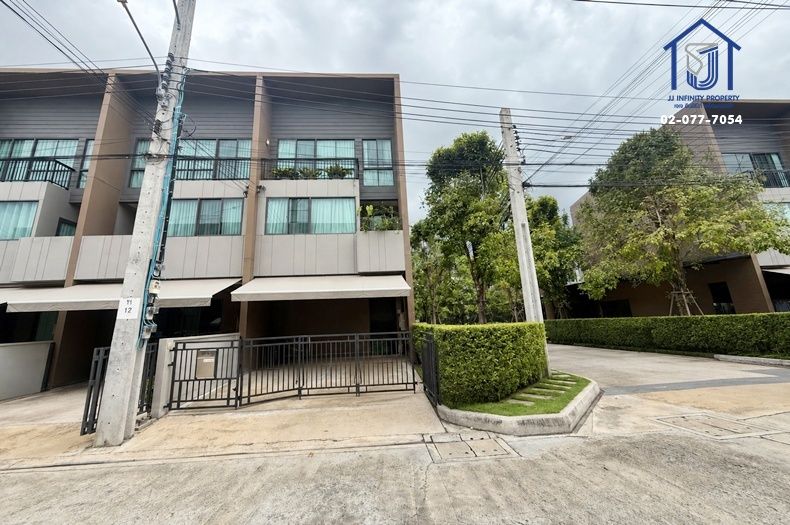 - ขายทาวน์โฮม 3 ชั้น บ้านกลางเมือง บางนา-วงแหวน หลังมุม ถนนคู่ขนานกาญจนาภิเษก ใกล้เมกาบางนา,สนามบินสุวรรณภูมิ