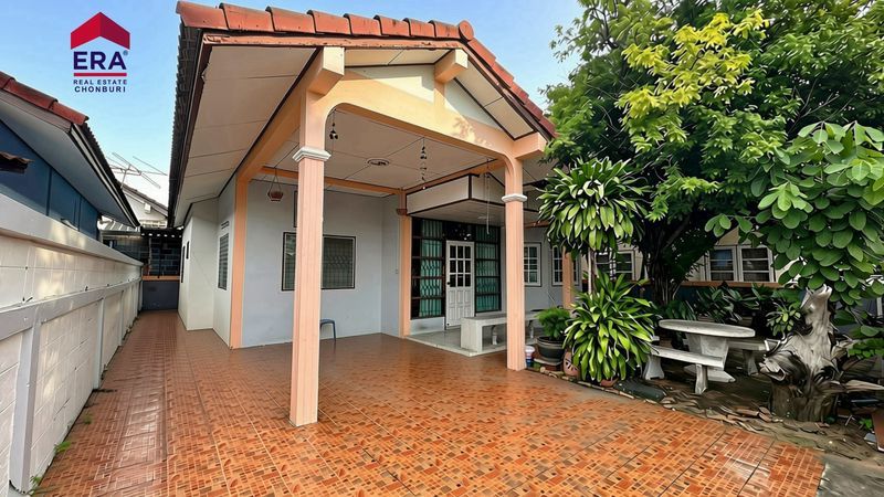 - ขายด่วน บ้านเดี่ยวชั้นเดียว หมู่บ้านพฤษชาติ วิลล่า 2 ศรีราชา 51 ตร.ว. 3 ห้องนอน ราคา 2.2 ล้านบาท
