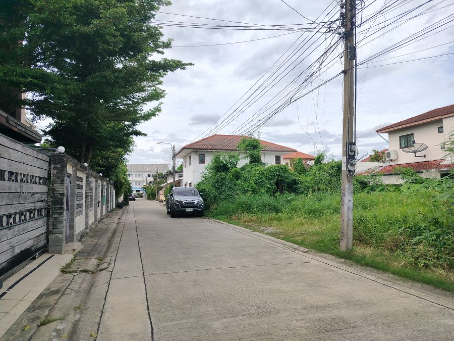- ที่ดินถมแล้ว 52 ตร.ว ซอยรัตนาธิเบศร์22 ใกล้เซ็นทรัลนอร์ทวิลล์