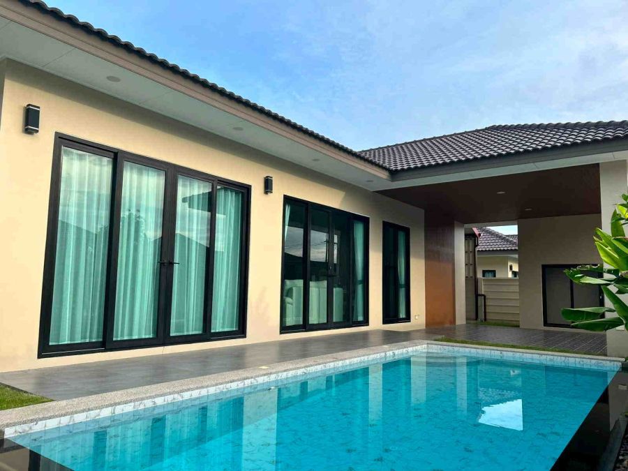 - ให้เช่า Luxury Pool Villa สร้างใหม่ 3 ห้องนอน ทุ่งกลม ตาลหมัน พัทยา