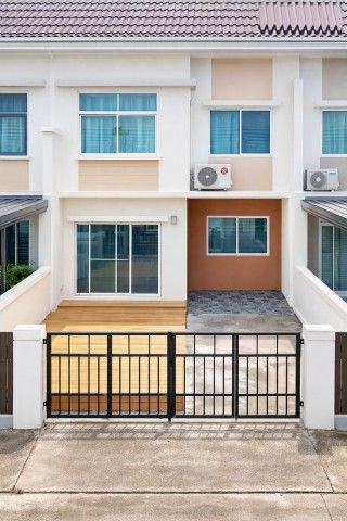 - โรงเรียนเตรียมบัณฑิต 300 ม.ลำลูกกา ซ. เลียบคลอง 3ให้เช่าทาวน์เฮาส์2ชั้น3นอน2น้ำ 20 ตร.ว. 120 ตร.ม.