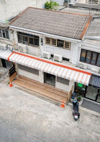 - BTS สะพานตากสิน 400 ม. เจริญกรุง บางรัก โรงแรมแชงกรี-ลา เช่าอาคารพาณิชย์ 2 คูหาติดกัน