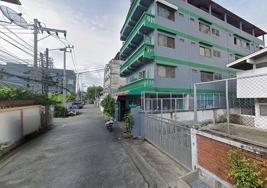 - ขายที่ดินพร้อมสิ่งปลูกสร้าง สุขุมวิท71 ใกล้ St. Andrews Sukhumvit 107