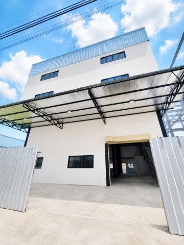 - กิ่งแก้ว31-41 ใกล้สนามบินสุวรรณภูมิ ลิฟต์ขนส่ง 2ตัน วัดกิ่งแก้ว ให้เช่าโรงงาน 770 ตร.ม. 84,999 บาทต่อเดือน 2 งาน 15 ตร.ว. Premium 3 ชั้น