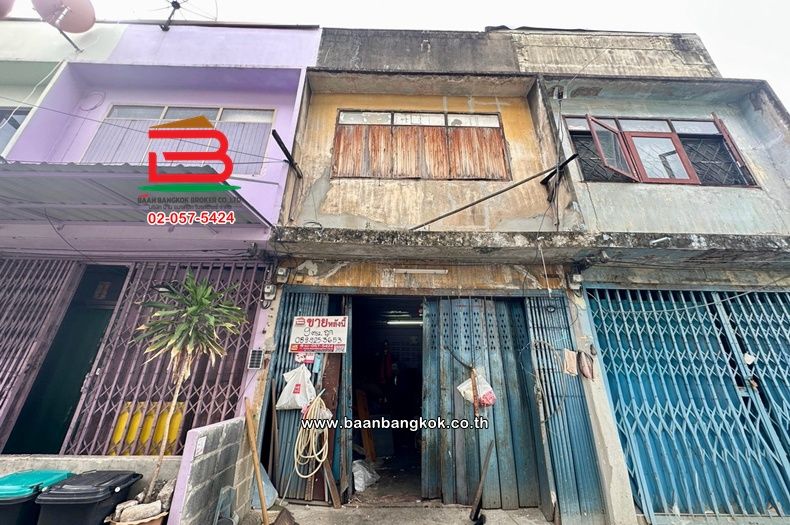 - ตึกแถว 2 ชั้น เนื้อที่ 9 ตร.ว. ซอยจันทน์ 43 แยก 31, ใกล้วัดไผ่เงินโชตนาราม ถนนจันทร์ แขวงทุ่งวัดดอน เขตสาทร