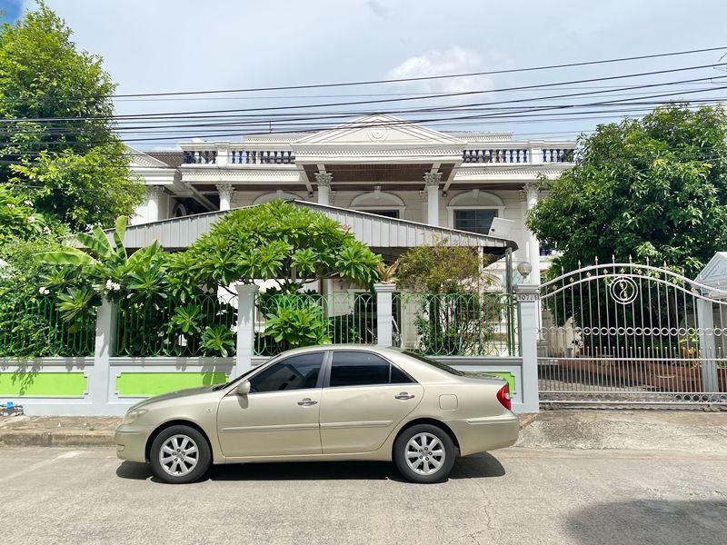 - บ้านเดี่ยวหรู ทำเลทอง ม.เอสพีการ์เด้นท์ ถนนบรมราชชนนี ซอย 2 ตรงข้ามเซ็นทรัลปิ่นเกล้า ทำเลแบบนี้ หาไม่ได้อีกแล้ว เดินทางสะดวกมีครบทุกด้าน