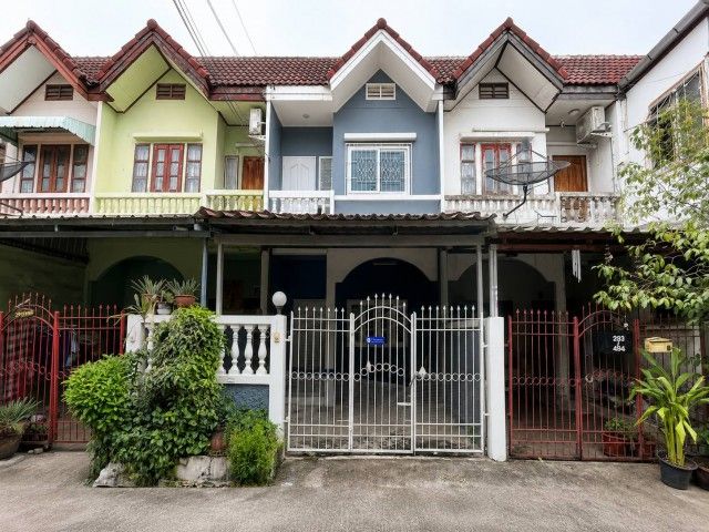 - หมู่บ้านสินธานี 2 ซอยรามอินทรา 119 ถนนรามอินทรา มีนบุรี ทาวน์โฮม 2 ชั้นราคาพิเศษ ปรับปรุงแล้วพร้อมอยู่ โครงการติดถนนใกล้รถไฟฟ้า เดินทางสะดวก