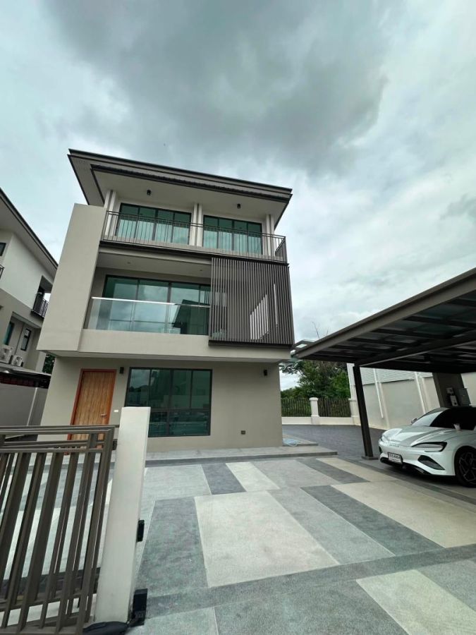 - ขายบ้านเดี่ยว 3 ชั้น หลังมุม แปลงใหญ่ที่สุดในโครงการ AQ Arbor สวนหลวง ร.9 พัฒนาการ บ้านใหม่เอี่ยม Built-in Modernform ทั้งหลัง พร้อมเข้าอยู่
