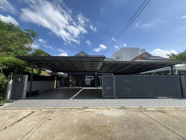 - ขาย บ้านเดี่ยว หมู่บ้านมณียา 3 ขนาด 80 ตร.วา พื้นที่ใช้สอย 250 ตร.ม. 4 นอน 3 น้ำ รีโนเวทใหม่ พื้นที่กว้าง พร้อมที่จอดรถ 4 คัน 7,500,000 บาท