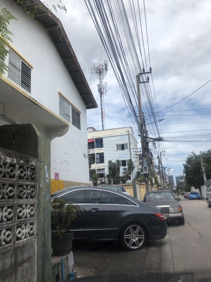 - ขายบ้านพื้นที่ 167 ตรว ซอย กรุงเทพนนทบุรี27 บางซื่อ ใกล้รถไฟฟ้าบางซ่อน ทำเลสะดวกสบายเข้าออกได้หลายทาง ราคาดีมาก