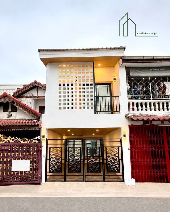 - ทาวน์เฮาส์ 2 ชั้น รีโนเวทใหม่หมู่บ้านอินทราการ์เด้น ซอยกำนันแม้น 13
