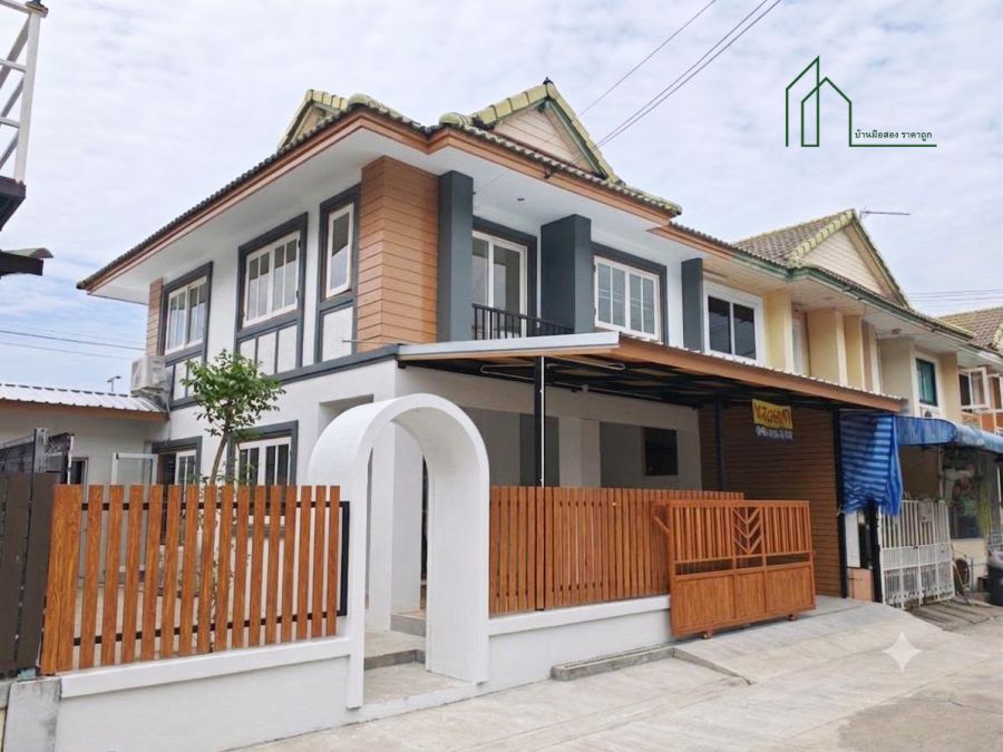 - ทาวน์เฮาส์ 2 ชั้น หลังมุม 31.6 วา บ้านกำลังรีโนเวทพฤกษา 15 แพรกษา