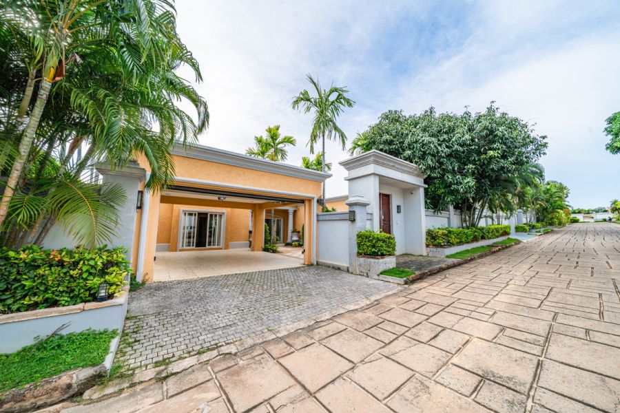 - For SALE: Large 4-bedroom pool villa at "Siam Royal View Pattaya", an exclusive development in Pattaya, Chonburi. ขายพูลวิลล่าพัทยา 4 ห้องนอน