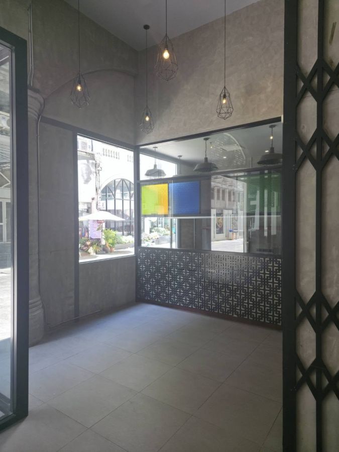 - ให้เช่าพื้นที่ร้านอาหาร | พร้อมพงษ์ | พื้นที่พร้อมใช้งาน ค่าเช่า: 235,000.- บาท / เดือน