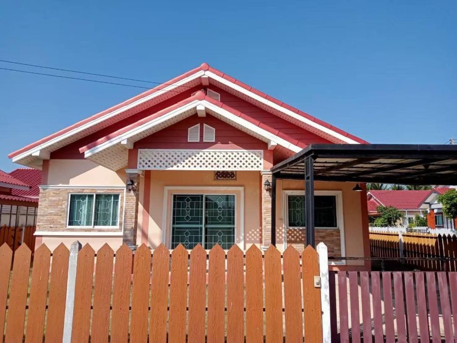 - บ้านเดี่ยวชั้นเดียว พร้อมเข้าอยู่ ใกล้ถนนบ้านแพ้ว-นครปฐม