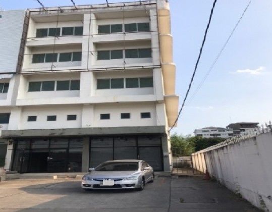 - ขายอาคารสำนักงาน 4.5 ชั้น 2 คูหาตีทะลุ ริมถนนรามคำแหง ด้านหน้ารถไฟฟ้าสายสีส้ม / ขายราคาพิเศษ / ติดรถไฟฟ้า สายสีส้ม