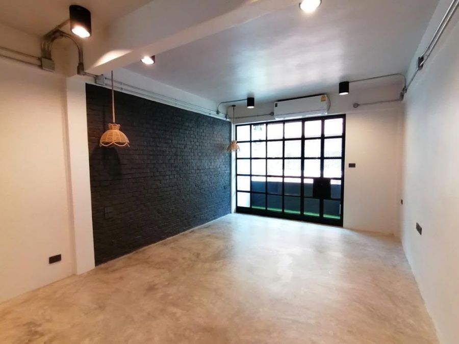 - ให้เช่าโฮมออฟฟิศ 4 ชั้น จดทะเบียนบริษัทได้ ทำ Airbnb ได้ ซอยสุขุมวิท 65 ห่าง BTS เอกมัย เพียง 450 เมตร ตกแต่งสวย Fully Furnished พร้อมใช้งาน