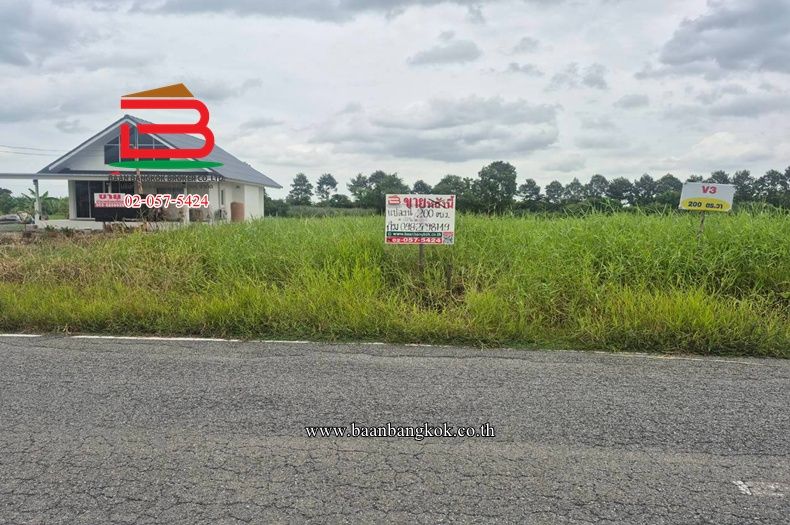 - ที่ดินเปล่า สวนวารีภิรมย์ เนื้อที่ 200 ตร.ว ซอยประชาร่วมใจ 47 แขวงทรายกองดินใต้ เขตคลองสามวา