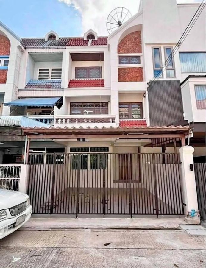 - เดินทางสะดวกเชื่อมต่อ BTS สะพานควาย-อารีย์ และ MRT สวนจตุจักร! ให้เช่าทาวน์โฮม 3 ชั้น ซอยอินทามระ ใกล้ Villa Market อารีย์ และ รพ.พญาไท พหลโยธิน