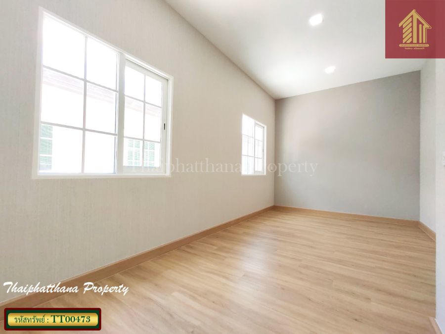 - หมู่บ้าน โกลเด้น ทาวน์ บางนา กม. 5 บ้านใหม่ใกล้เมกา บางนา ตกแต่งสวย พร้อมอยู่