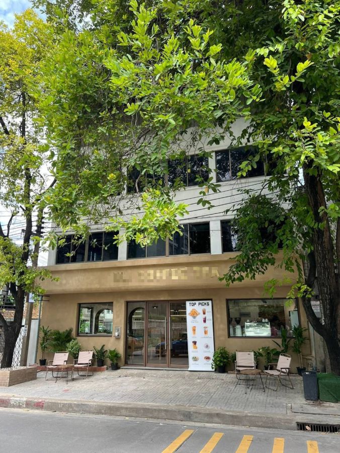 - ขาย/ให้เช่าอาคารพาณิชย์ 4 ชั้น ห้องมุม ซ.สุขุมวิท 61 (เศรษฐบุตร) ทำเลดี เดินทางสะดวก ใกล้ BTS เอกมัย