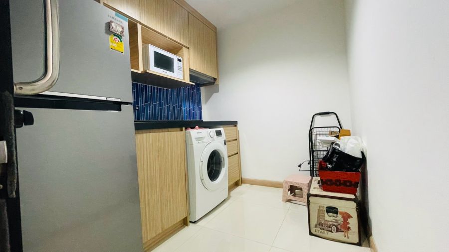 - Chateau in town 62/1 ห้องมุม 42.98 ตรม. / ชาโตว์ อินทาวน์ สุขุมวิท 62/1 ห้องมุม วิวสระ ( ราคาดีที่สุด ) ในคอนโด