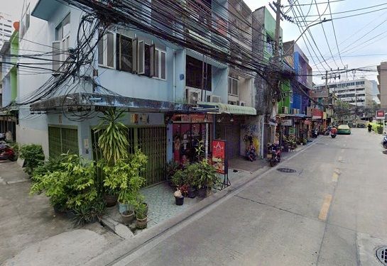 - ขายที่ดินพร้อมสิ่งปลูกสร้าง พระรามที่ 4 ใกล้ MRT คลองเตย เพียง 700 เมตร