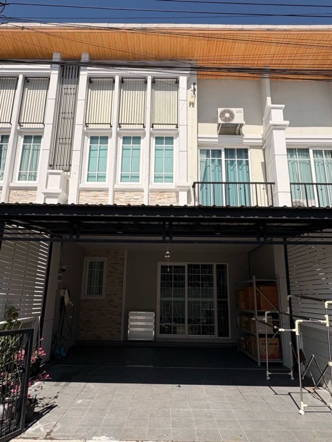 - ขายทาวน์โฮม 2 ชั้น โกลเด้น ทาวน์ บางนา - สวนหลวง พร้อมเข้าอยู่ ทำเลดี ใกล้เมกะบางนา